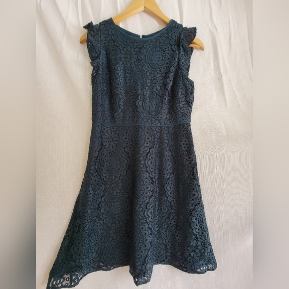 LOFT scoopneck sleevess ruffled lace dress - Picture 2 of 12